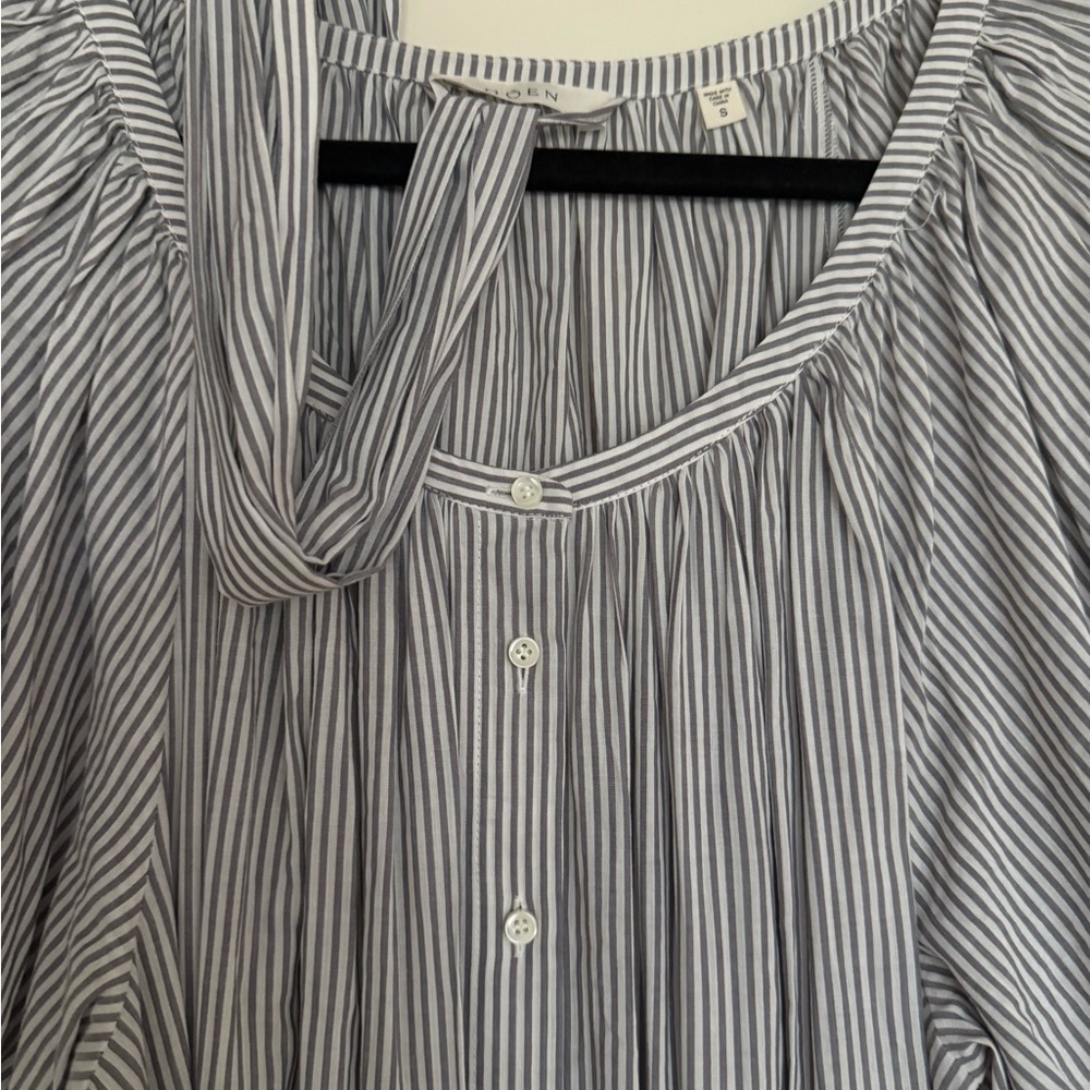 Doen Striped Button Front Blouse in White & Gray/Blue